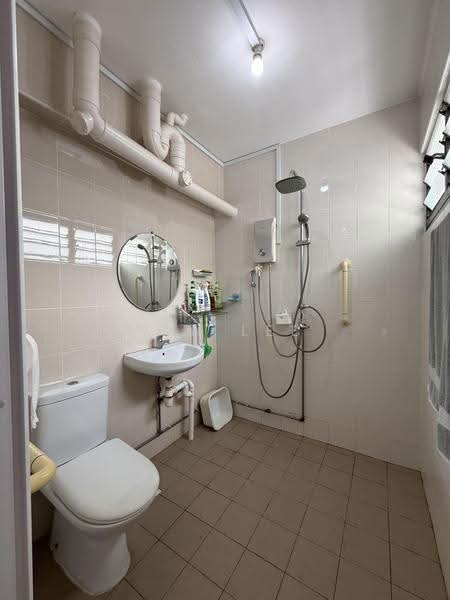 142 Lorong Ah Soo, 142 Lorong Ah Soo, Hougang / Punggol / Sengkang, 3 Bedrooms, 1,108 sqft, HDB Flat For Rent, by Ben Lee, 500286150 - Bathroom - PropertyGuru.com.sg