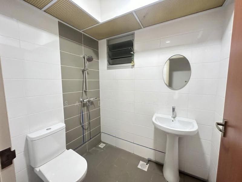 216B Boon Lay View, 216B Boon Lay Avenue, Boon Lay / Jurong / Tuas, 2 Bedrooms, 731 sqft, HDB Flat For Sale, by Sandy Hong, 500286171 - Bathroom - PropertyGuru.com.sg