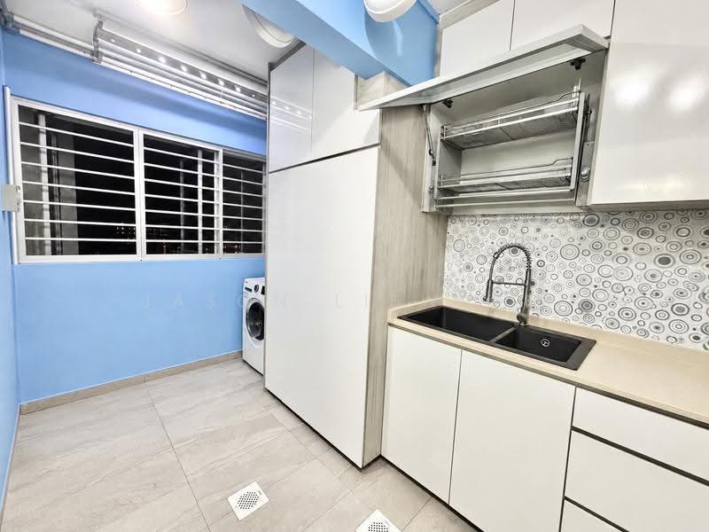 666 Jalan Damai, 666 Jalan Damai, Eunos / Geylang / Paya Lebar, 3 Bedrooms, 1,119 sqft, HDB Flat For Sale, by Jason Liew 俊明, 500286172 - Kitchen - PropertyGuru.com.sg