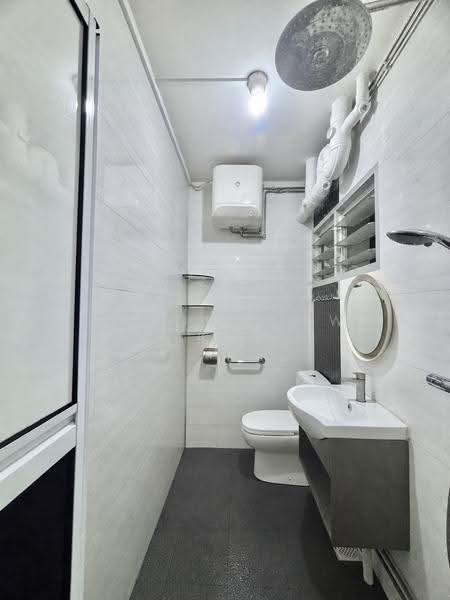 666 Jalan Damai, 666 Jalan Damai, Eunos / Geylang / Paya Lebar, 3 Bedrooms, 1,119 sqft, HDB Flat For Sale, by Jason Liew 俊明, 500286172 - Bathroom - PropertyGuru.com.sg