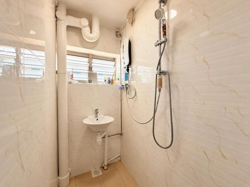 53 Chin Swee Road, 53 Chin Swee Road, Alexandra / Commonwealth, 3 Bedrooms, 829 sqft, HDB Flat For Sale, by Zach Lin, 500286191 - Bathroom - PropertyGuru.com.sg
