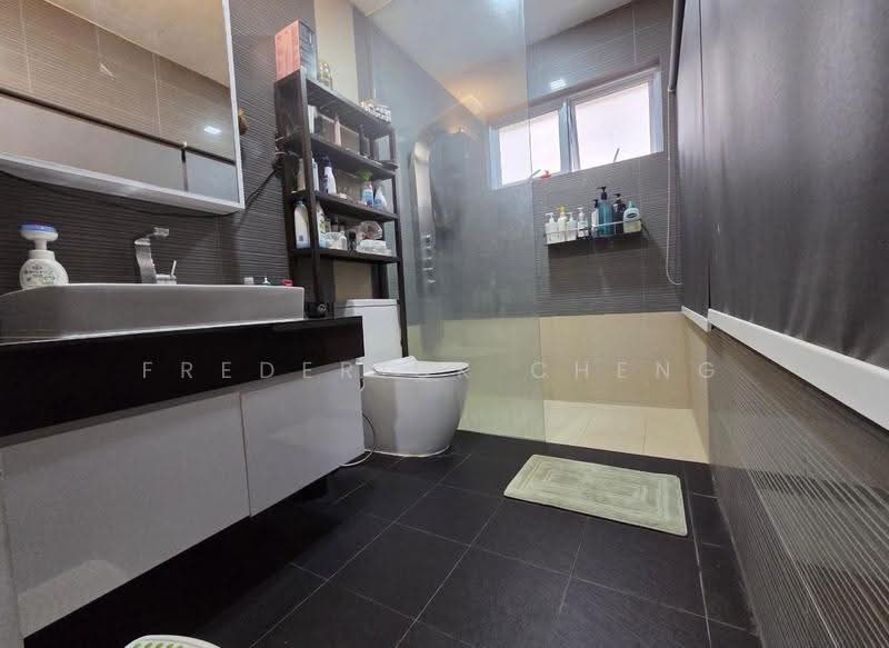 Eaton Park, Gerald Drive, Seletar / Yio Chu Kang, 5 Bedrooms, 2,999 sqft, Semi-Detached House For Sale, by Frederick Cheng, 500286193 - Bathroom - PropertyGuru.com.sg