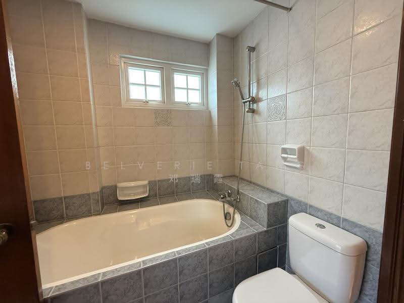 Melrose Drive, Melrose Drive, Sundridge Park, Lynwood Grove, Clifton Vale, Matlock Rise, Cotswold Close, Macpherson / Potong Pasir, 6 Bedrooms, 4,700 sqft, Detached House For Rent, by Belverie Tang 邓瑞霞, 500286194 - Bathroom - PropertyGuru.com.sg