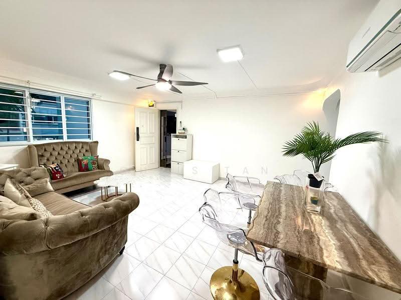 337 Hougang Avenue 7, 337 Hougang Avenue 7, Hougang / Punggol / Sengkang, 3 Bedrooms, 980 sqft, HDB Flat For Rent, by Chris Tan, 500286195 - Living Room - PropertyGuru.com.sg