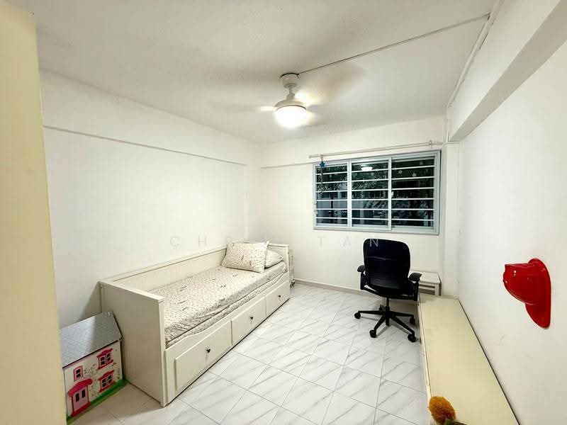 337 Hougang Avenue 7, 337 Hougang Avenue 7, Hougang / Punggol / Sengkang, 3 Bedrooms, 980 sqft, HDB Flat For Rent, by Chris Tan, 500286195 - Bedroom - PropertyGuru.com.sg