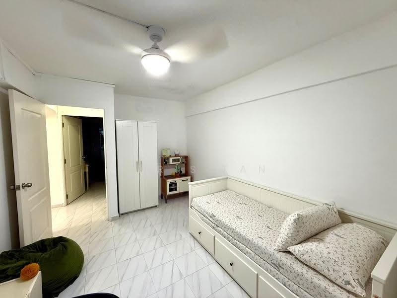 337 Hougang Avenue 7, 337 Hougang Avenue 7, Hougang / Punggol / Sengkang, 3 Bedrooms, 980 sqft, HDB Flat For Rent, by Chris Tan, 500286195 - Bedroom - PropertyGuru.com.sg