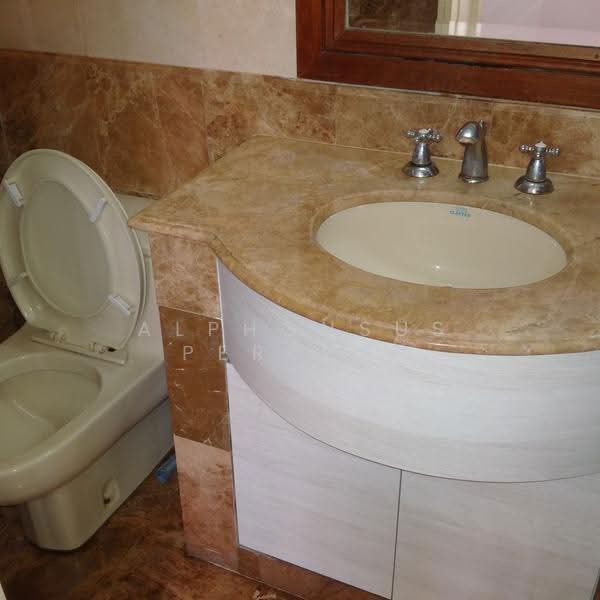 Sherwood Condo, 169 Jalan Jurong Kechil, Clementi Park / Upper Bukit Timah, 2 Bedrooms, 926 sqft, Condominium For Sale, by Alphonsus Pereira, 500286197 - Bathroom - PropertyGuru.com.sg