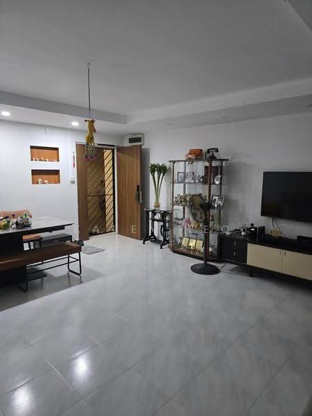 204B Compassvale Drive, 204B Compassvale Drive, Hougang / Punggol / Sengkang, 3 Bedrooms, 1,184 sqft, HDB Flat For Sale, by Karen Neo, 500286199 - Living Room - PropertyGuru.com.sg