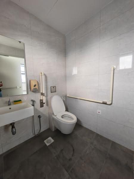 CT Hub 2, 114 Lavender Street, Balestier / Toa Payoh, 689 sqft, Light Industrial (B1) For Sale, by Vivian Song, 500286204 - Bathroom - CommercialGuru.com.sg