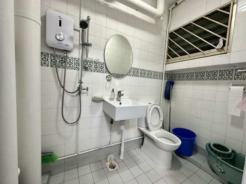 839 Jurong West Street 81, 839 Jurong West Street 81, Boon Lay / Jurong / Tuas, Room Rental, 150 sqft, HDB Flat For Rent, by Darren Chua 蔡忠良, 500286222 - Bathroom - PropertyGuru.com.sg