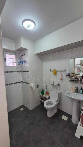 410B Fernvale Road, 410B Fernvale Road, Seletar / Yio Chu Kang, 3 Bedrooms, 1,023 sqft, HDB Flat For Sale, by Jose Loh Zhenhao, 500286223 - Bathroom - PropertyGuru.com.sg