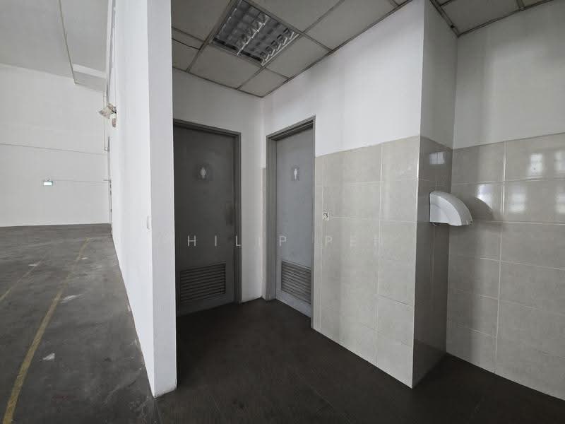 Pioneer Crescent High Tech Manufacturing, High Power Facilities, Boon Lay / Jurong / Tuas, 15,000 sqft, Factory / Workshop (B2) For Rent, by Philip Peh, 500286232 - Bathroom - CommercialGuru.com.sg