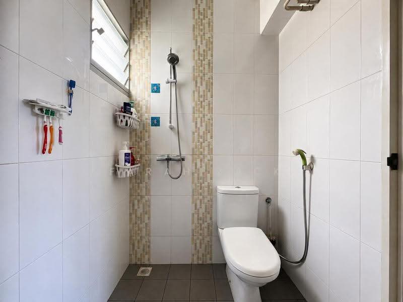 512A Yishun Street 51, 512A Yishun Street 51, Sembawang / Yishun, 2 Bedrooms, 732 sqft, HDB Flat For Sale, by Farah Zack, 500286244 - Bathroom - PropertyGuru.com.sg