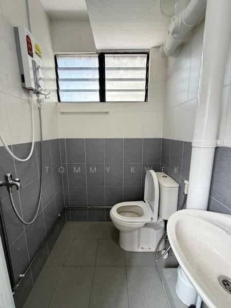 510 Bedok North Street 3, 510 Bedok North Street 3, Bedok / Upper East Coast, Room Rental, 150 sqft, HDB Flat For Rent, by Tommy Kwek, 500286245 - Bathroom - PropertyGuru.com.sg