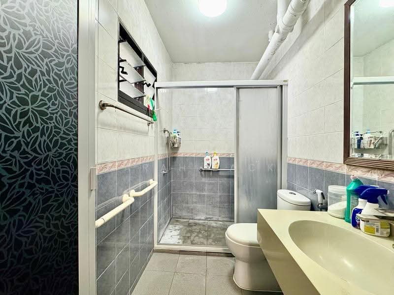 298B Compassvale Street, 298B Compassvale Street, Hougang / Punggol / Sengkang, 3 Bedrooms, 1,012 sqft, HDB Flat For Sale, by Farah Zack, 500286250 - Bathroom - PropertyGuru.com.sg