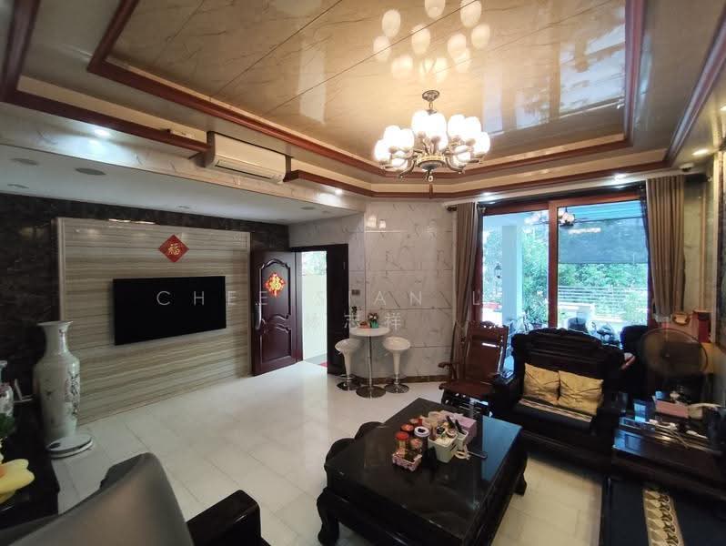 Woodgrove Estate, 8 Ashwood Grove, Admiralty / Woodlands, 6 Bedrooms, 3,000 sqft, Terraced House For Sale, by Chee Sian Lim 林志祥, 500286262 - Living Room - PropertyGuru.com.sg
