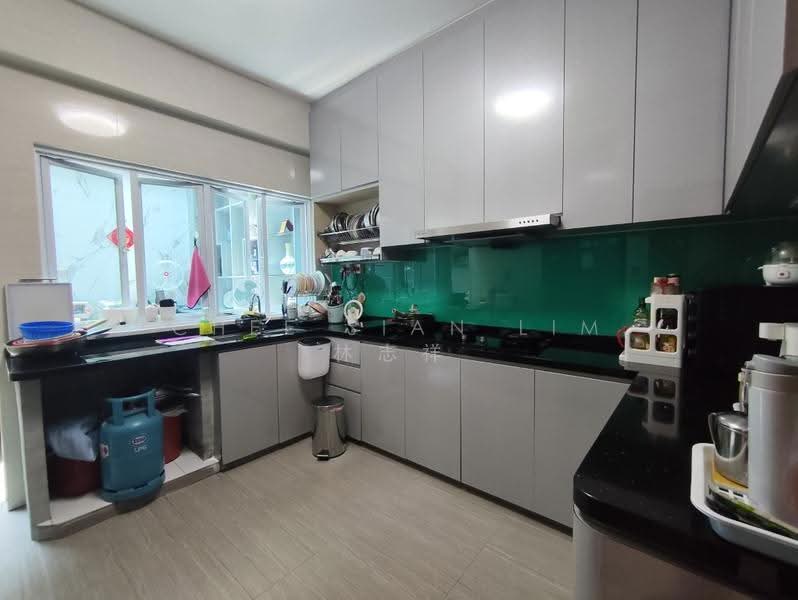 Woodgrove Estate, 8 Ashwood Grove, Admiralty / Woodlands, 6 Bedrooms, 3,000 sqft, Terraced House For Sale, by Chee Sian Lim 林志祥, 500286262 - Kitchen - PropertyGuru.com.sg