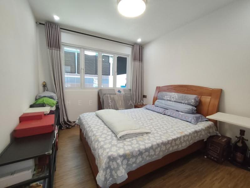 Woodgrove Estate, 8 Ashwood Grove, Admiralty / Woodlands, 6 Bedrooms, 3,000 sqft, Terraced House For Sale, by Chee Sian Lim 林志祥, 500286262 - Bedroom - PropertyGuru.com.sg