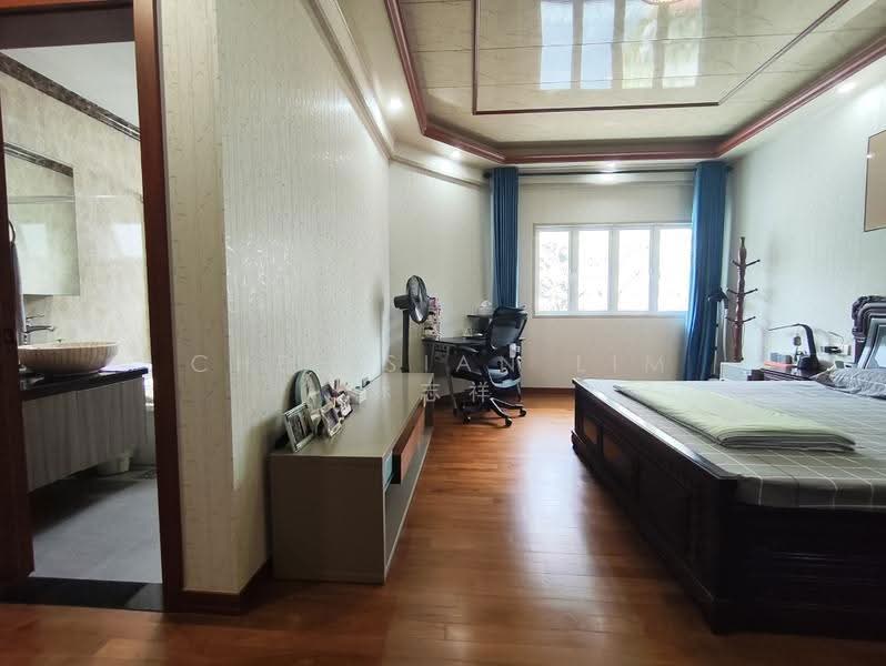 Woodgrove Estate, 8 Ashwood Grove, Admiralty / Woodlands, 6 Bedrooms, 3,000 sqft, Terraced House For Sale, by Chee Sian Lim 林志祥, 500286262 - Bedroom - PropertyGuru.com.sg