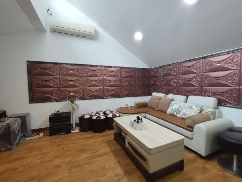 Woodgrove Estate, 8 Ashwood Grove, Admiralty / Woodlands, 6 Bedrooms, 3,000 sqft, Terraced House For Sale, by Chee Sian Lim 林志祥, 500286262 - Living Room - PropertyGuru.com.sg