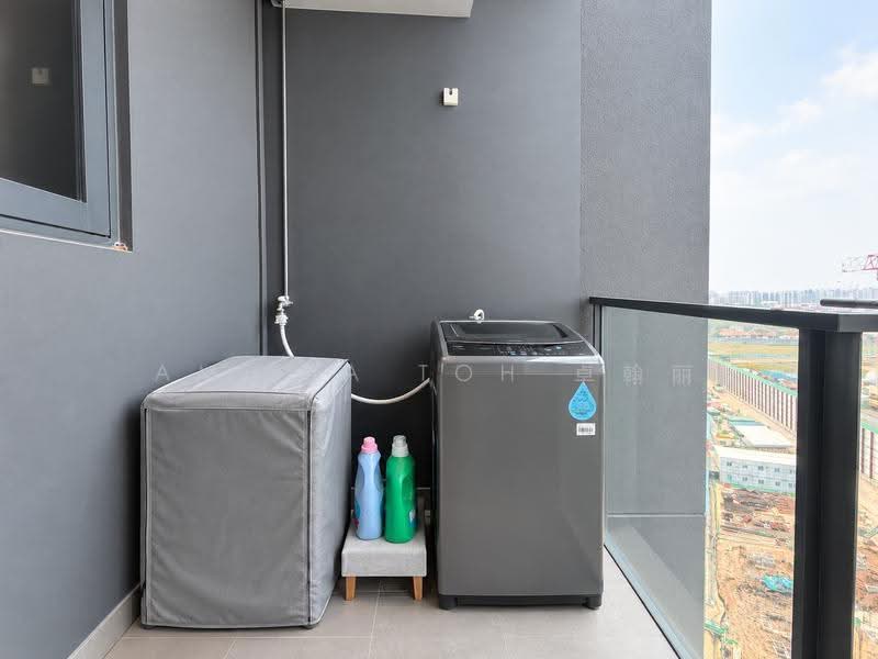 The Antares, 25 Mattar Road, Eunos / Geylang / Paya Lebar, Room Rental, 150 sqft, Condominium For Rent, by Amilia Toh 卓翰丽, 500286309 - Balcony - PropertyGuru.com.sg