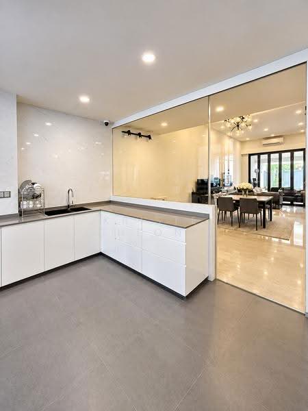 Chuan Terrace, Chuan Terrace, Hougang / Punggol / Sengkang, 4 Bedrooms, 3,000 sqft, Terraced House For Rent, by Kriste Cheong, 500286331 - Kitchen - PropertyGuru.com.sg