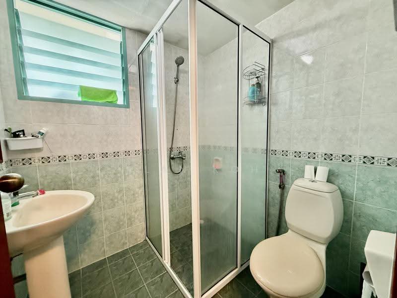 Condo in Mariam Way, near Flora Drive, Flora Road, Mariam Way. Flora Drive. Flora Road. Upper Changi Road, Changi Airport / Changi Village, 2 Bedrooms, 1,011 sqft, Condominium For Rent, by Alan Koh, 500286351 - Bathroom - PropertyGuru.com.sg