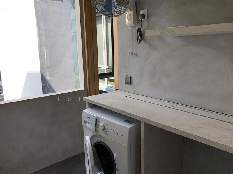 Shelford Suites, 16B Shelford Road, Newton / Novena, 3 Bedrooms, 1,270 sqft, Apartment For Sale, by Esther Choo, 500286355 - Balcony - PropertyGuru.com.sg