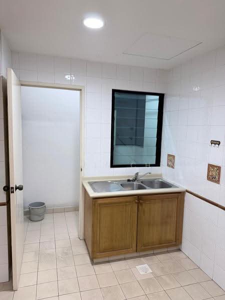 The Anchorage, 370G Alexandra Road, Alexandra / Commonwealth, 2 Bedrooms, 1,163 sqft, Condominium For Sale, by Kelvin Chin, 500286357 - Kitchen - PropertyGuru.com.sg