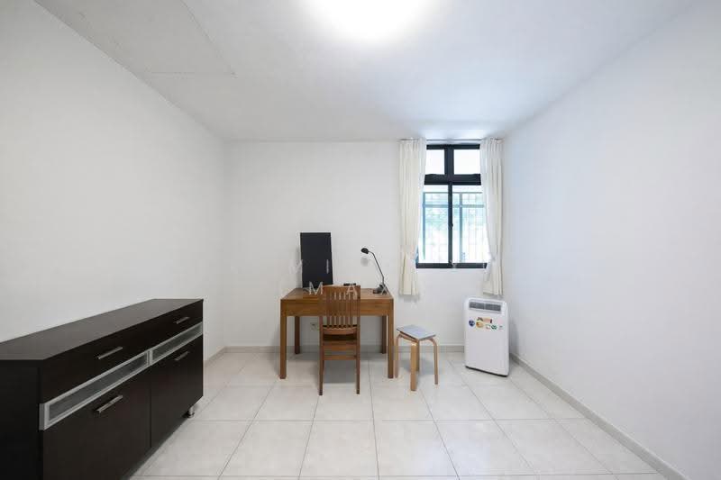 ★ GIANT ★ D14 Inter-Terrace Walk to Tanah Merah MRT For Rent, Tanah Merah Kechil Avenue, Upper Changi Road, Jalan Simpang Bedok, Eunos / Geylang / Paya Lebar, 4 Bedrooms, 2,180 sqft, Terraced House For Rent, by Lee Ming Xue (Max), 500286404 - Study - PropertyGuru.com.sg