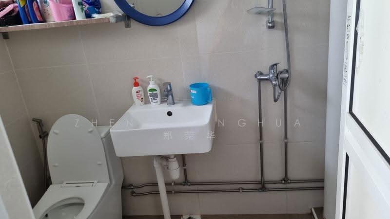 747 Jurong West Street 73, 747 Jurong West Street 73, Boon Lay / Jurong / Tuas, Room Rental, 120 sqft, HDB Flat For Rent, by Zheng Ronghua 郑荣华, 500286410 - Bathroom - PropertyGuru.com.sg