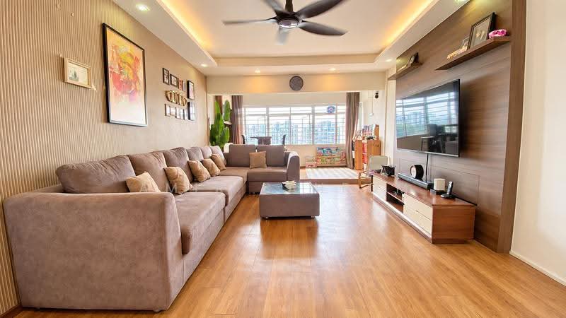 101 Bedok Reservoir Road, 101 Bedok Reservoir Road, Bedok / Upper East Coast, 3 Bedrooms, 1,323 sqft, HDB Flat For Sale, by Amir Bahrom, 500286419 - Living Room - PropertyGuru.com.sg