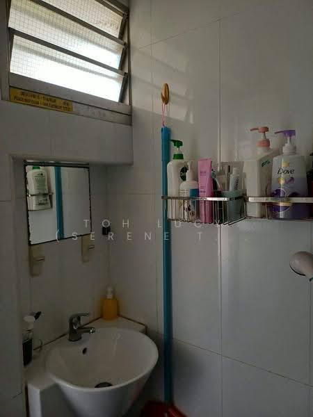 26 Chai Chee Road, 26 Chai Chee Road, Bedok / Upper East Coast, Room Rental, 100 sqft, HDB Flat For Rent, by Toh Lucy (Serene Toh), 500286423 - Bathroom - PropertyGuru.com.sg
