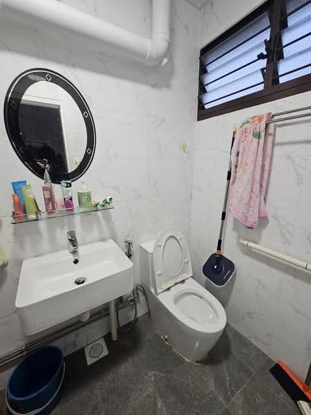 734 Jurong West Street 73, 734 Jurong West Street 73, Boon Lay / Jurong / Tuas, Room Rental, 120 sqft, HDB Flat For Rent, by Zheng Ronghua 郑荣华, 500286430 - Bathroom - PropertyGuru.com.sg