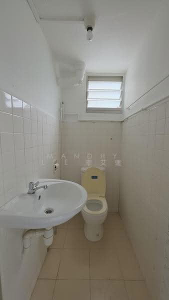 1 Lorong Lew Lian, 1 Lorong Lew Lian, Hougang / Punggol / Sengkang, 2 Bedrooms, 786 sqft, HDB Flat For Sale, by Mandhy Lee 李艾蓮, 500286442 - Bathroom - PropertyGuru.com.sg