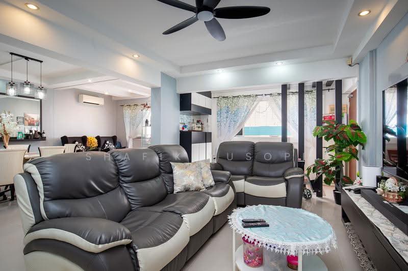 721 Jurong West Avenue 5, 721 Jurong West Avenue 5, Boon Lay / Jurong / Tuas, 3 Bedrooms, 1,302 sqft, HDB Flat For Sale, by Shafik Yusope, 500286458 - Living Room - PropertyGuru.com.sg