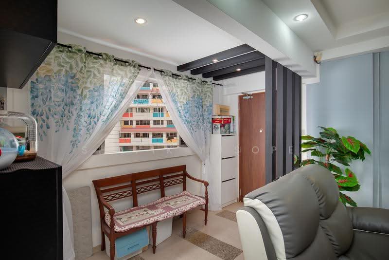 721 Jurong West Avenue 5, 721 Jurong West Avenue 5, Boon Lay / Jurong / Tuas, 3 Bedrooms, 1,302 sqft, HDB Flat For Sale, by Shafik Yusope, 500286458 - Living Room - PropertyGuru.com.sg