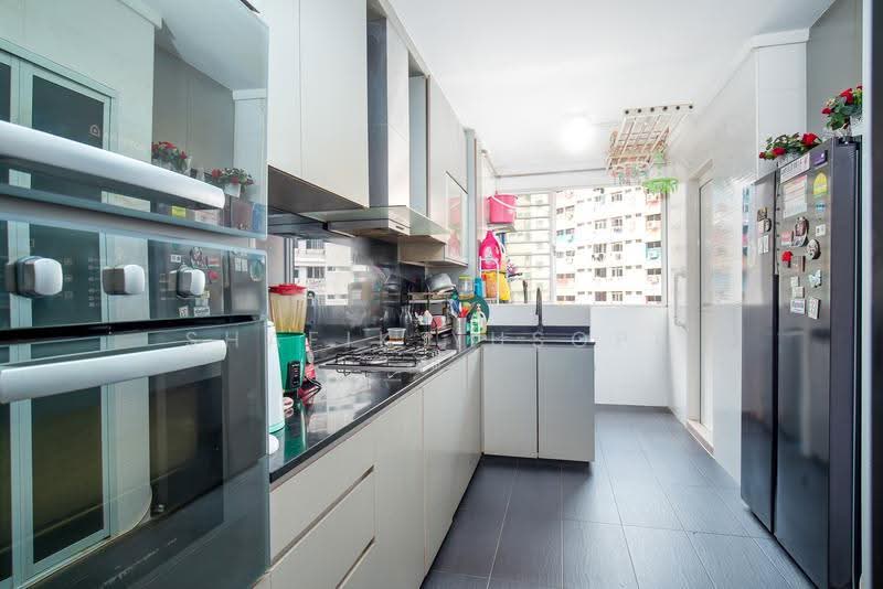 721 Jurong West Avenue 5, 721 Jurong West Avenue 5, Boon Lay / Jurong / Tuas, 3 Bedrooms, 1,302 sqft, HDB Flat For Sale, by Shafik Yusope, 500286458 - Kitchen - PropertyGuru.com.sg