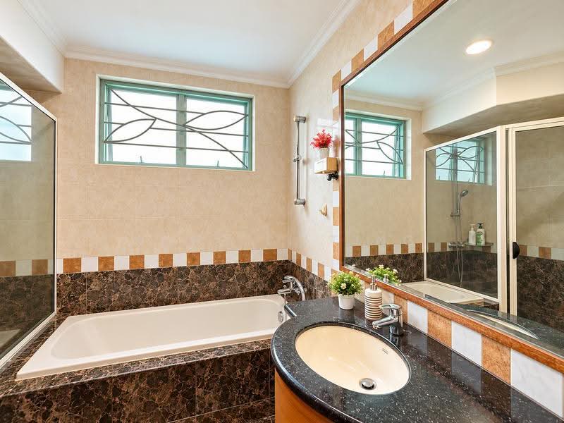 Guilin View, 20 Bukit Batok Street 52, Dairy Farm / Bukit Panjang / Choa Chu Kang, 3 Bedrooms, 1,259 sqft, Condominium For Rent, by Wong Li Ting, 500286496 - Bathroom - PropertyGuru.com.sg