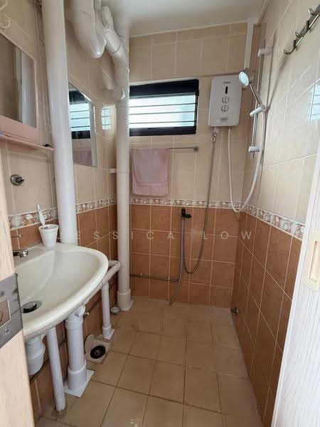 72 Geylang Bahru, 72 Geylang Bahru, Balestier / Toa Payoh, 2 Bedrooms, 635 sqft, HDB Flat For Rent, by Jessica Low, 500286497 - Bathroom - PropertyGuru.com.sg