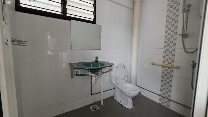 511 Bukit Batok Street 52, 511 Bukit Batok Street 52, Dairy Farm / Bukit Panjang / Choa Chu Kang, 3 Bedrooms, 1,313 sqft, HDB Flat For Sale, by Tan Tien An (陈天安), 500286517 - Common Bathroom - PropertyGuru.com.sg