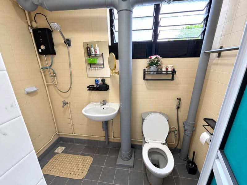 605 Bedok Reservoir Road, 605 Bedok Reservoir Road, Bedok / Upper East Coast, 3 Bedrooms, 1,302 sqft, HDB Flat For Sale, by Isaac Yee, 500286531 - Bathroom - PropertyGuru.com.sg