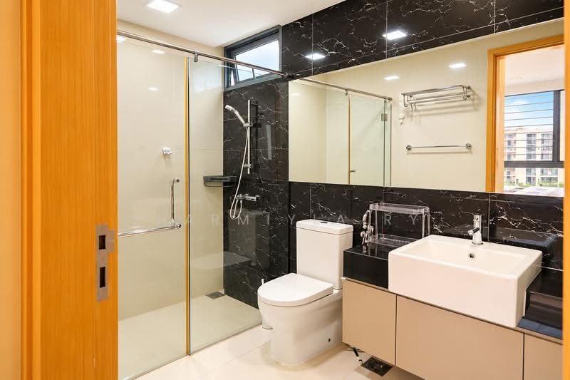 Esparina Residences, 113 Compassvale Bow, Hougang / Punggol / Sengkang, 2 Bedrooms, 829 sqft, Condominium For Sale, by Sharmiyla Ry, 500286537 - Bathroom - PropertyGuru.com.sg