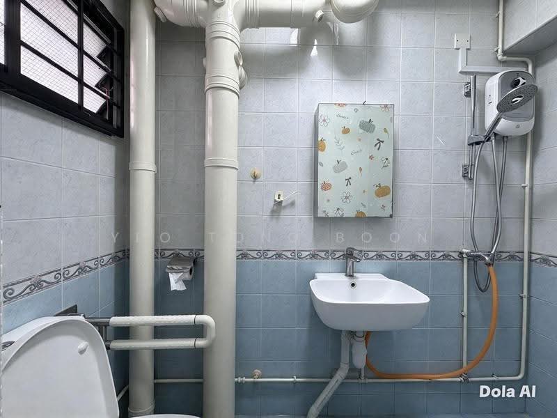 276C Jurong West Street 25, 276C Jurong West Street 25, Boon Lay / Jurong / Tuas, 3 Bedrooms, 969 sqft, HDB Flat For Sale, by Yeo Tong Boon, 500286540 - Bathroom - PropertyGuru.com.sg