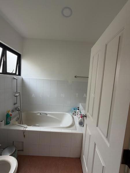 Ming Teck Park, Sixth Avenue, Tanglin / Holland / Bukit Timah, 5 Bedrooms, 1,145 sqft, Semi-Detached House For Rent, by Alvin Tan, 500286550 - Bathroom - PropertyGuru.com.sg