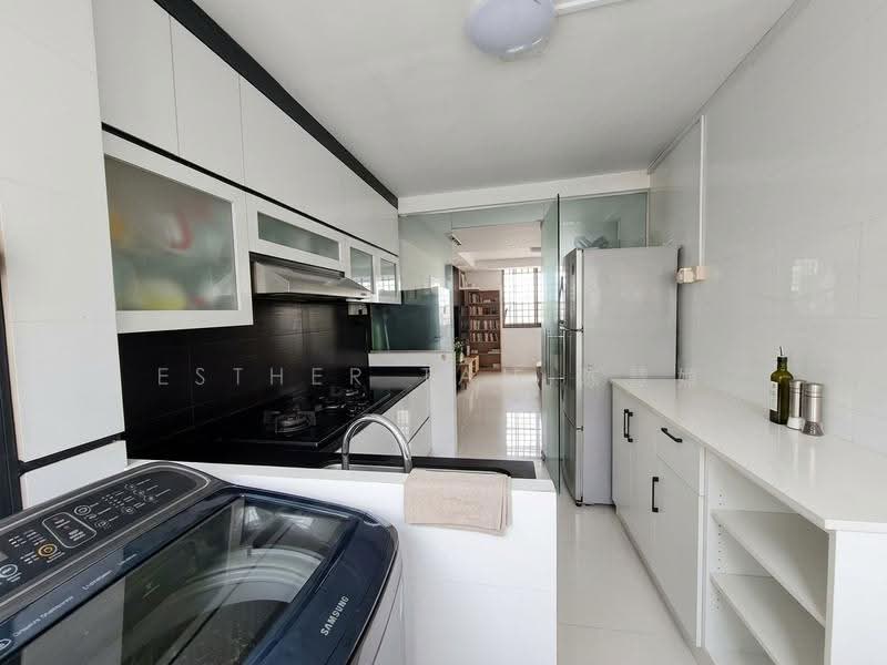 240 Serangoon Avenue 2, 240 Serangoon Avenue 2, Hougang / Punggol / Sengkang, 3 Bedrooms, 904 sqft, HDB Flat For Sale, by Esther Tan 陈慧媚, 500286583 - Kitchen - PropertyGuru.com.sg