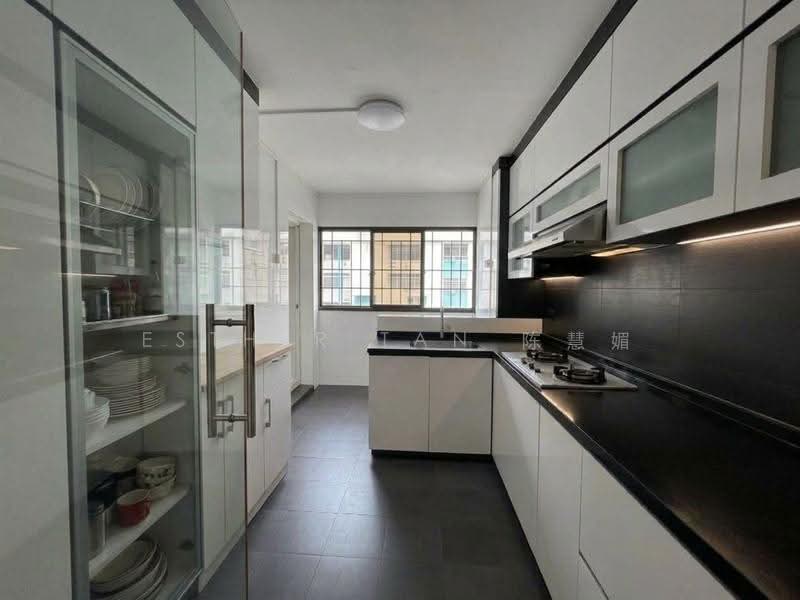 240 Serangoon Avenue 2, 240 Serangoon Avenue 2, Hougang / Punggol / Sengkang, 3 Bedrooms, 904 sqft, HDB Flat For Sale, by Esther Tan 陈慧媚, 500286583 - Kitchen - PropertyGuru.com.sg
