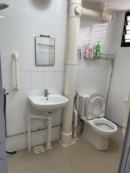 725 Ang Mo Kio Avenue 6, 725 Ang Mo Kio Avenue 6, Ang Mo Kio / Bishan / Thomson, Room Rental, 200 sqft, HDB Flat For Rent, by Michelle Lee, 500286591 - Bathroom - PropertyGuru.com.sg