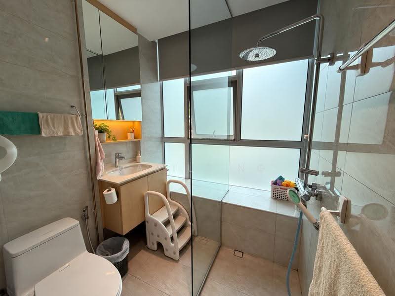 Fiorenza, 42 Florence Road, Hougang / Punggol / Sengkang, 3 Bedrooms, 1,421 sqft, Condominium For Sale, by Darius Ng, 500286618 - Bathroom - PropertyGuru.com.sg