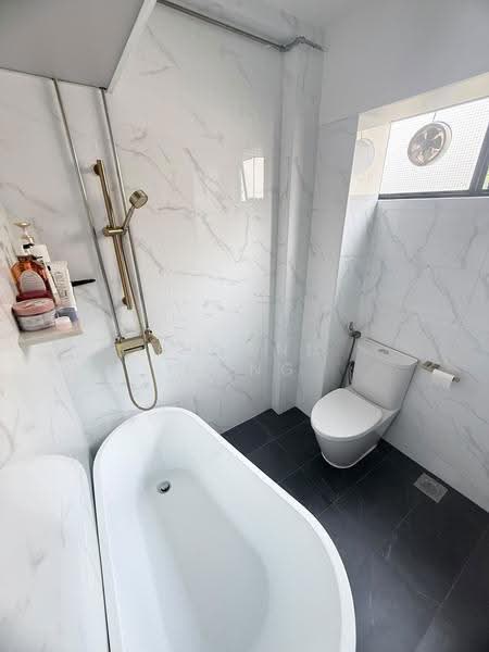 432 Bukit Panjang Ring Road, 432 Bukit Panjang Ring Road, Dairy Farm / Bukit Panjang / Choa Chu Kang, 4 Bedrooms, 1,377 sqft, HDB Flat For Sale, by Roland Wong, 500286624 - Bathroom - PropertyGuru.com.sg